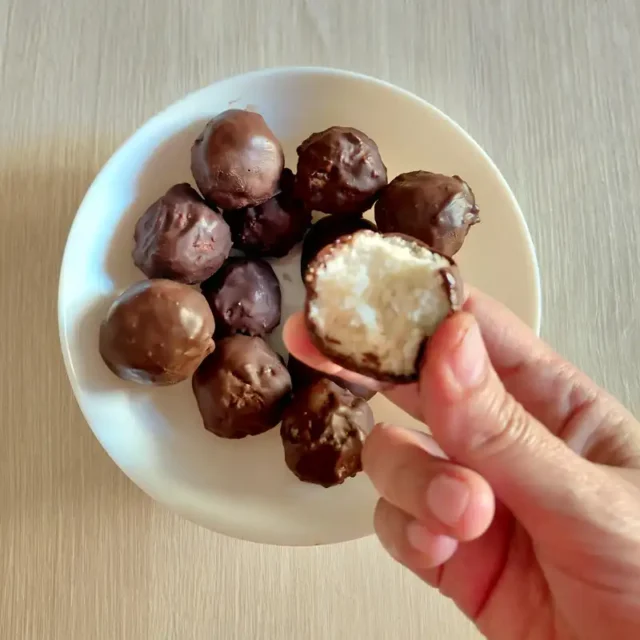 bombon-de-coco-y-chocolate