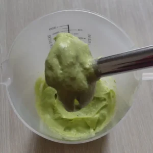 mayonesa-de-aguacate-con-huevo-duro