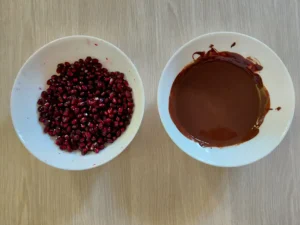 postre-con-granada-y-chocolate